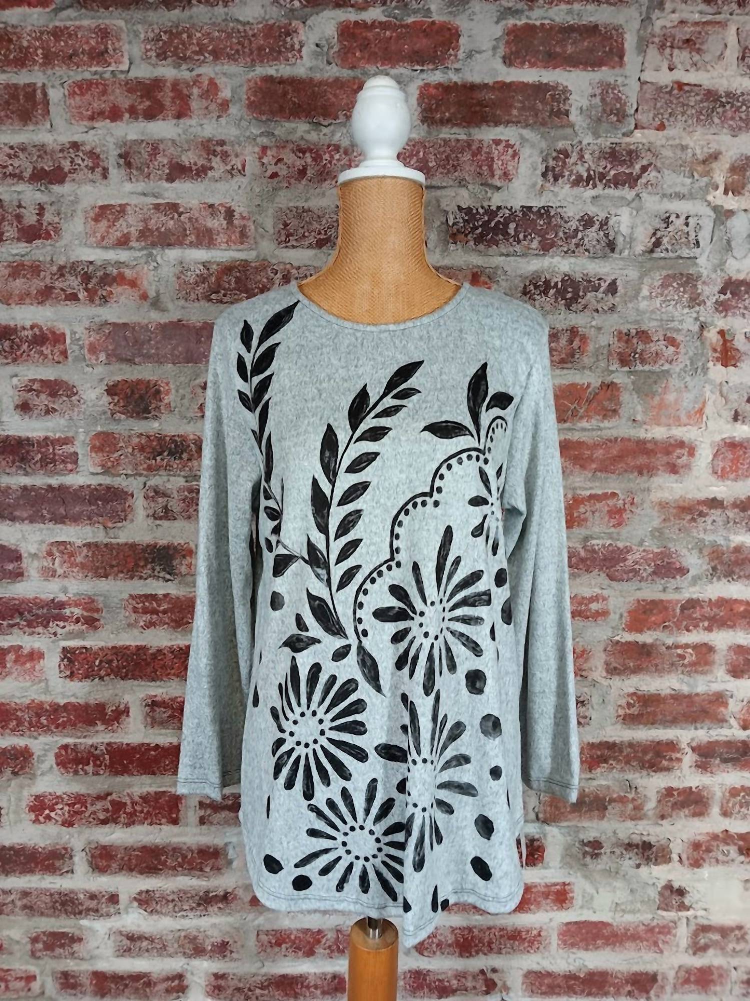 Jess & Jane - Long Sleeve Filigree Top