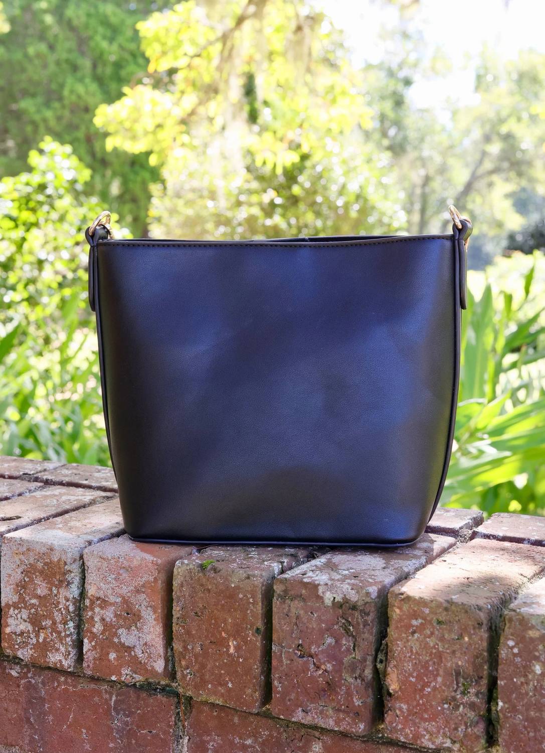 Caroline Hill - Women's Bucket Shoulder Bag