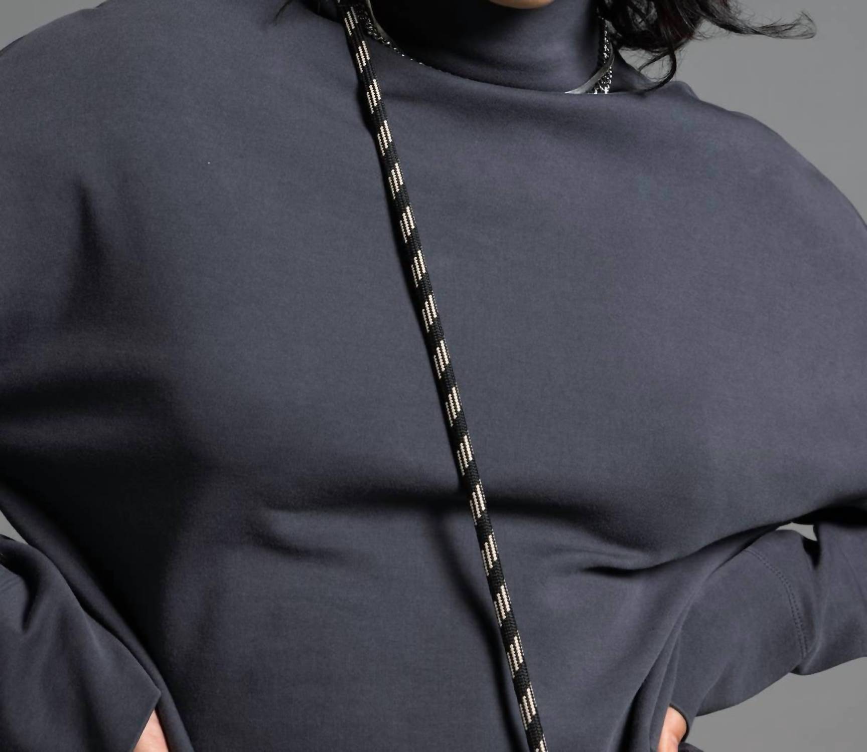 Weekend Los Angeles - Genevieve Mock Neck Top