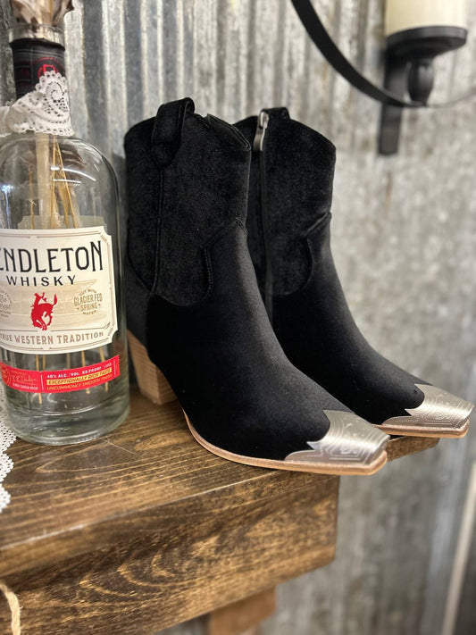 Beast Fashion - Women's Dakota Velvet Western Booties