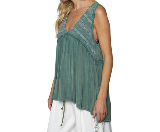 Pol - Basic Meets Feminine Tank