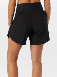 BROOKS Women's Chaser 7" Shorts in black 1 - women's shorts - detail view