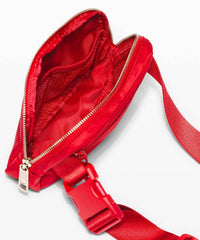 Lululemon - Women's Everywhere Belt Bag