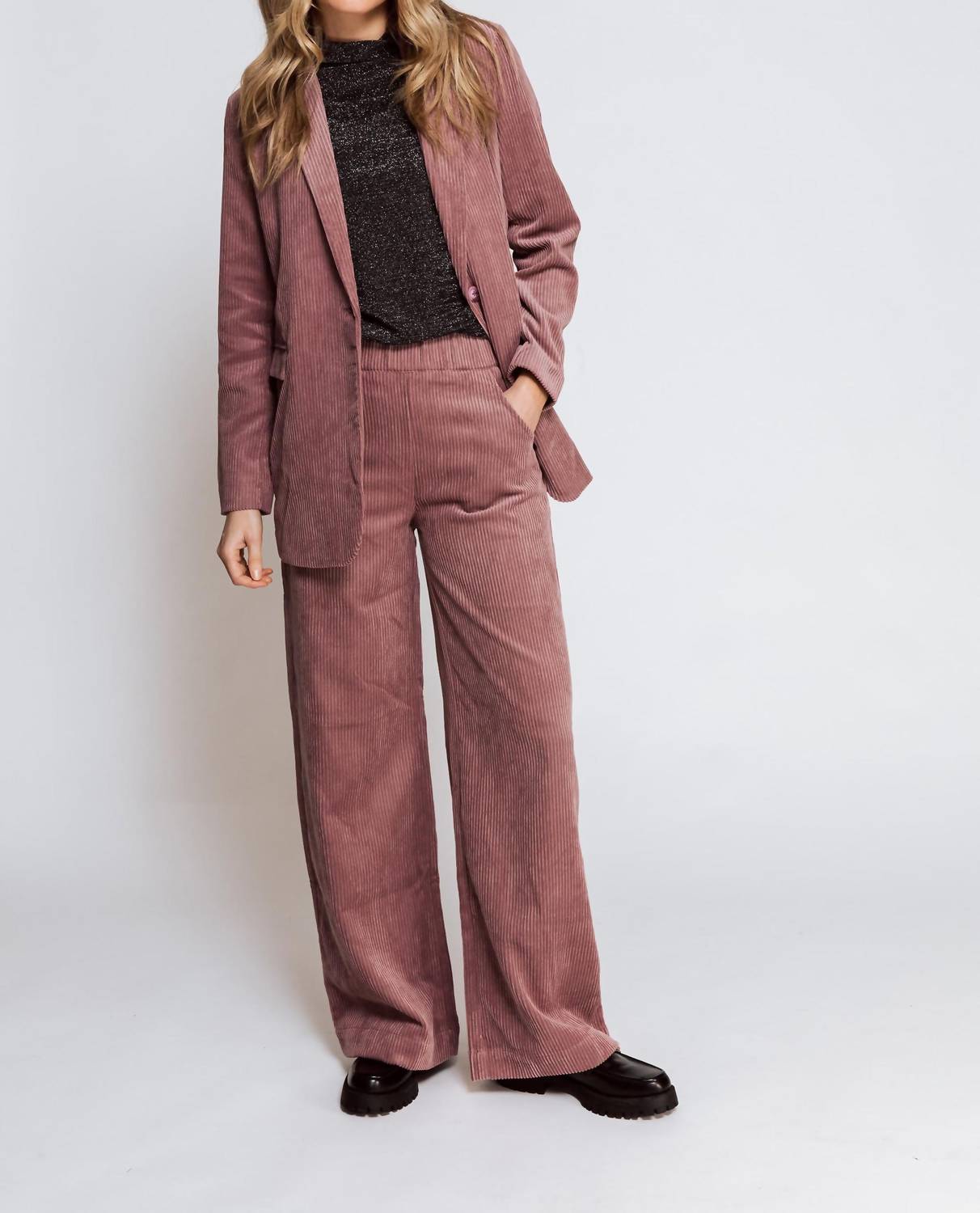 ELLIE BLAZER