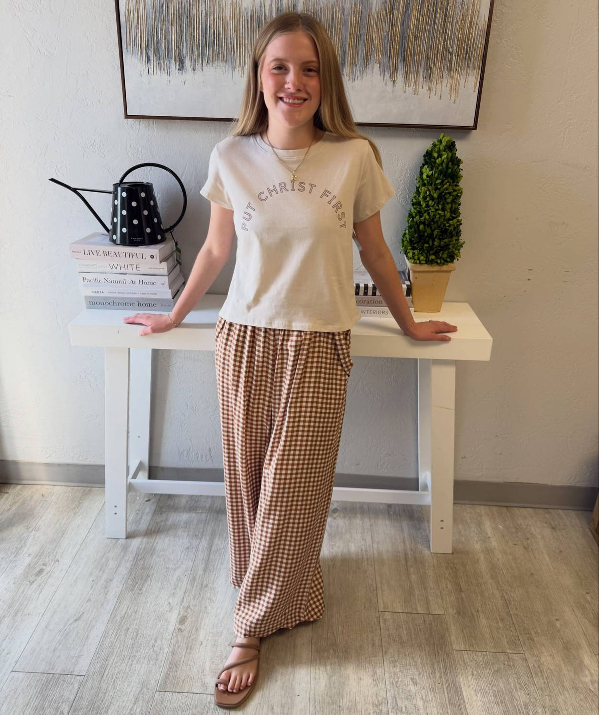 Tres Bien - Put Christ First Graphic Crop Top