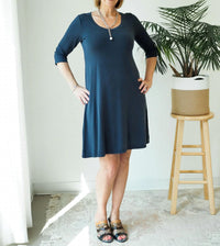 Cut Loose - Scoop Neck Three Quarter Sleeve Dress
