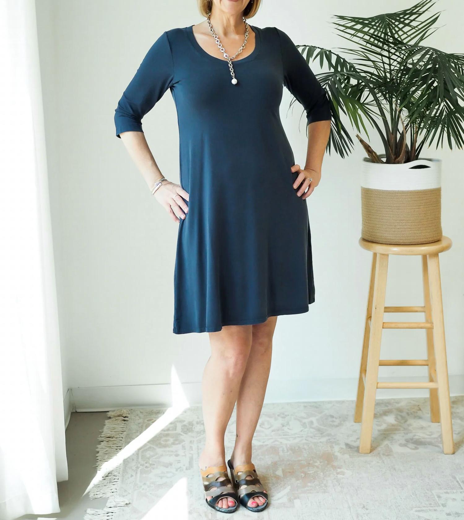 Cut Loose - Scoop Neck Three Quarter Sleeve Dress