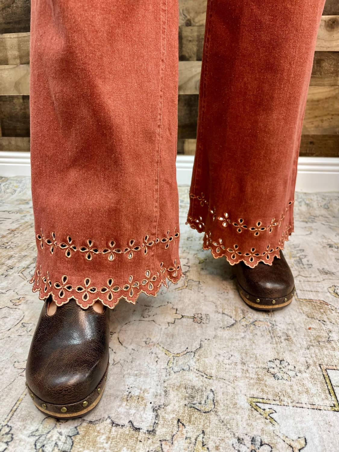 Entro - Embroidered Hem Ankle Length Stretch Denim Pants