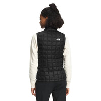 THE NORTH FACE Thermoball Vest in black - women's jacket - detail view
