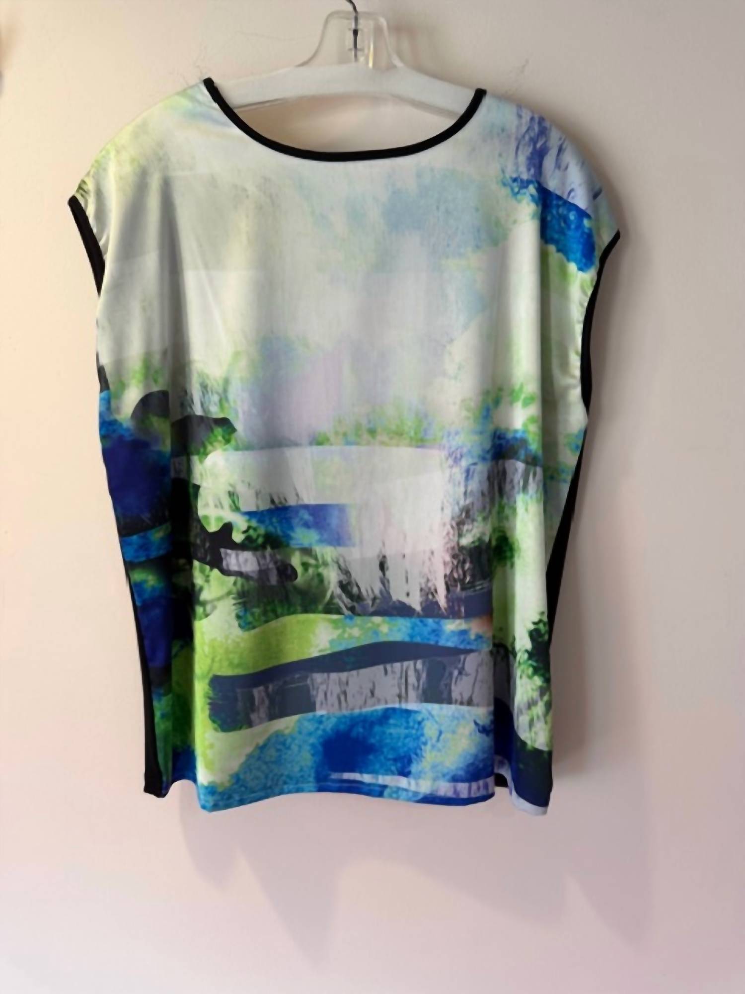 yest Women's Watercolor Print Top With Keyhole Back in royal green white black - women's blouse