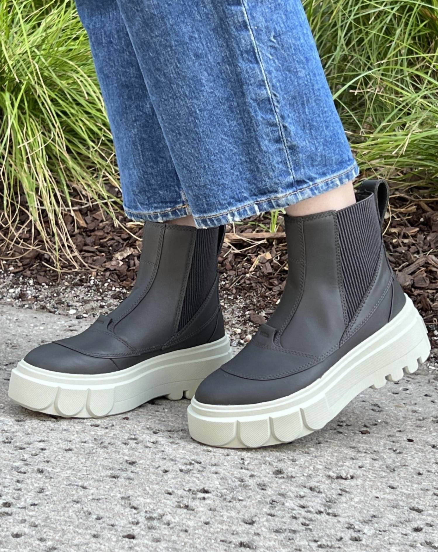 Sorel - Women's Caribou Chelsea Boot