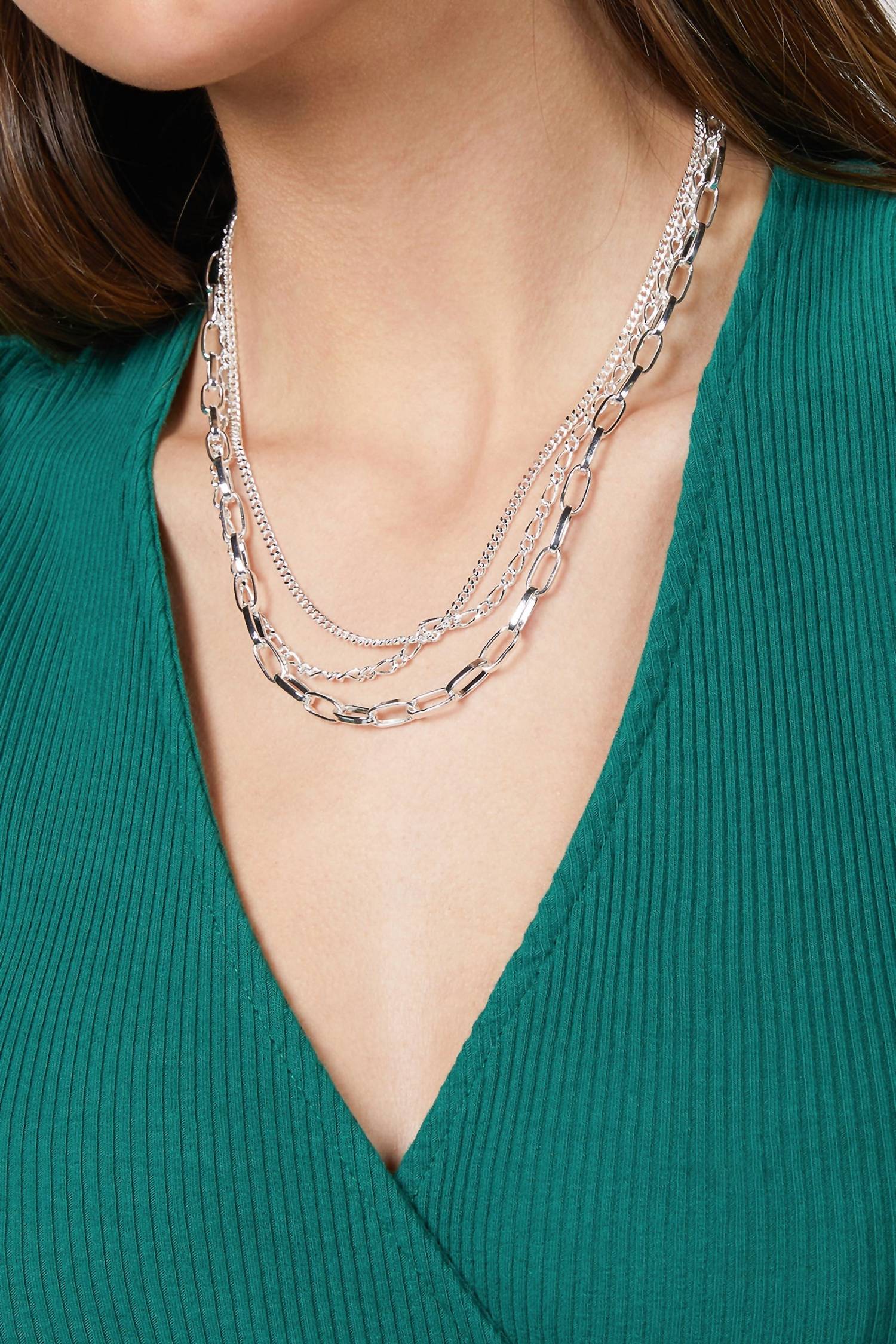 WARRANT TRIPLE CHAIN NECKLACE