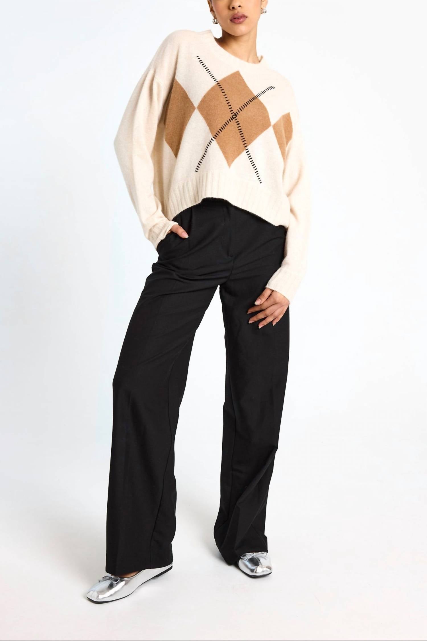 Brodie Cashmere Relaxed Argyle Top in antique white chestnut black - women's sweater