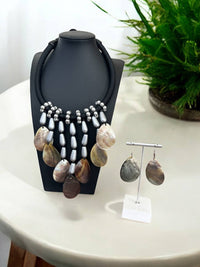 International Durus - Women's Rita Shell Statement Necklace