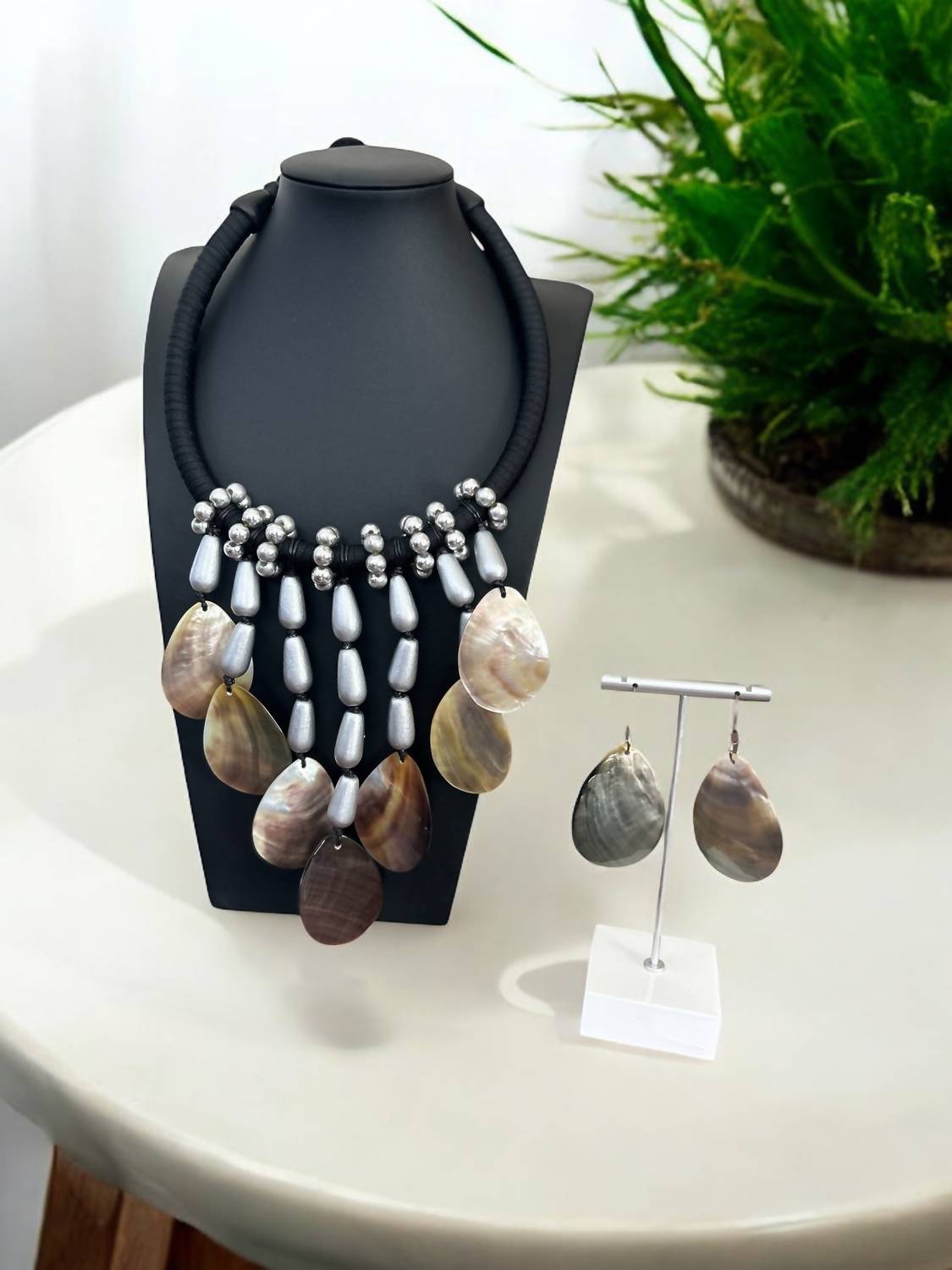 International Durus - Women's Rita Shell Statement Necklace