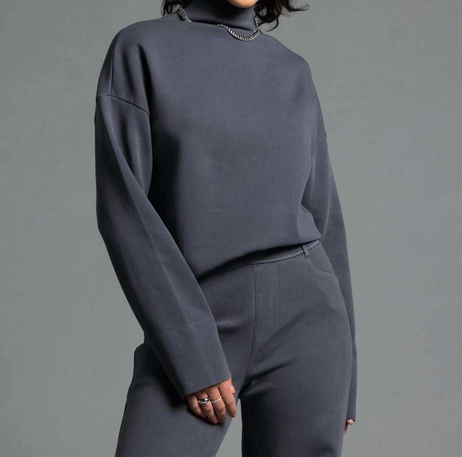 Weekend Los Angeles - Genevieve Mock Neck Top