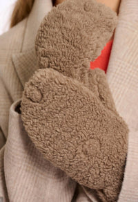 RINO & PELLE Aleida Mittens in toffee - women's accessory - detail view