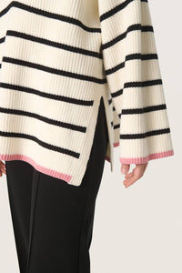 Soaked In Luxury - Musling V-neck Loose Fit Pullover Sweater