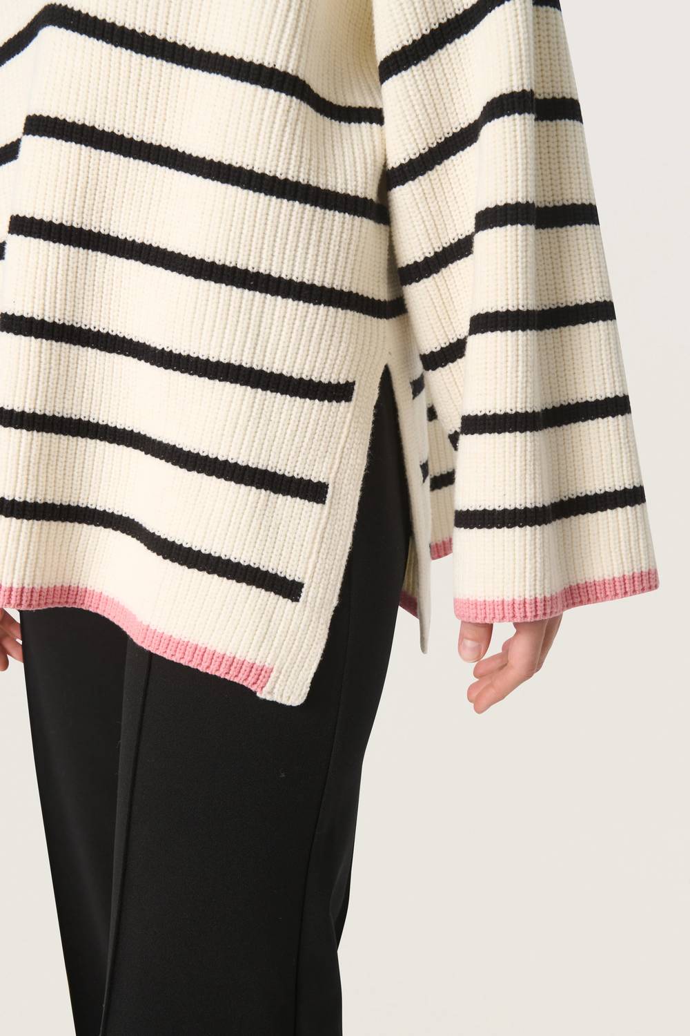 Soaked In Luxury - Musling V-neck Loose Fit Pullover Sweater