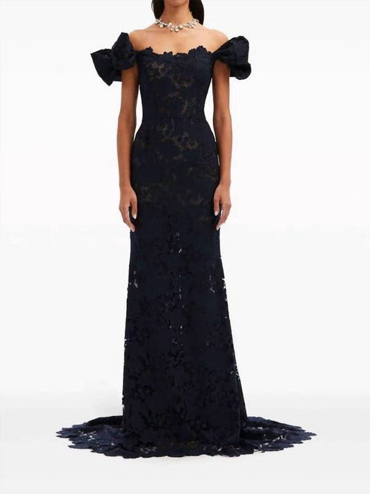 Oscar De La Renta - Off The Shoulder Guipure Lace Gown With Train