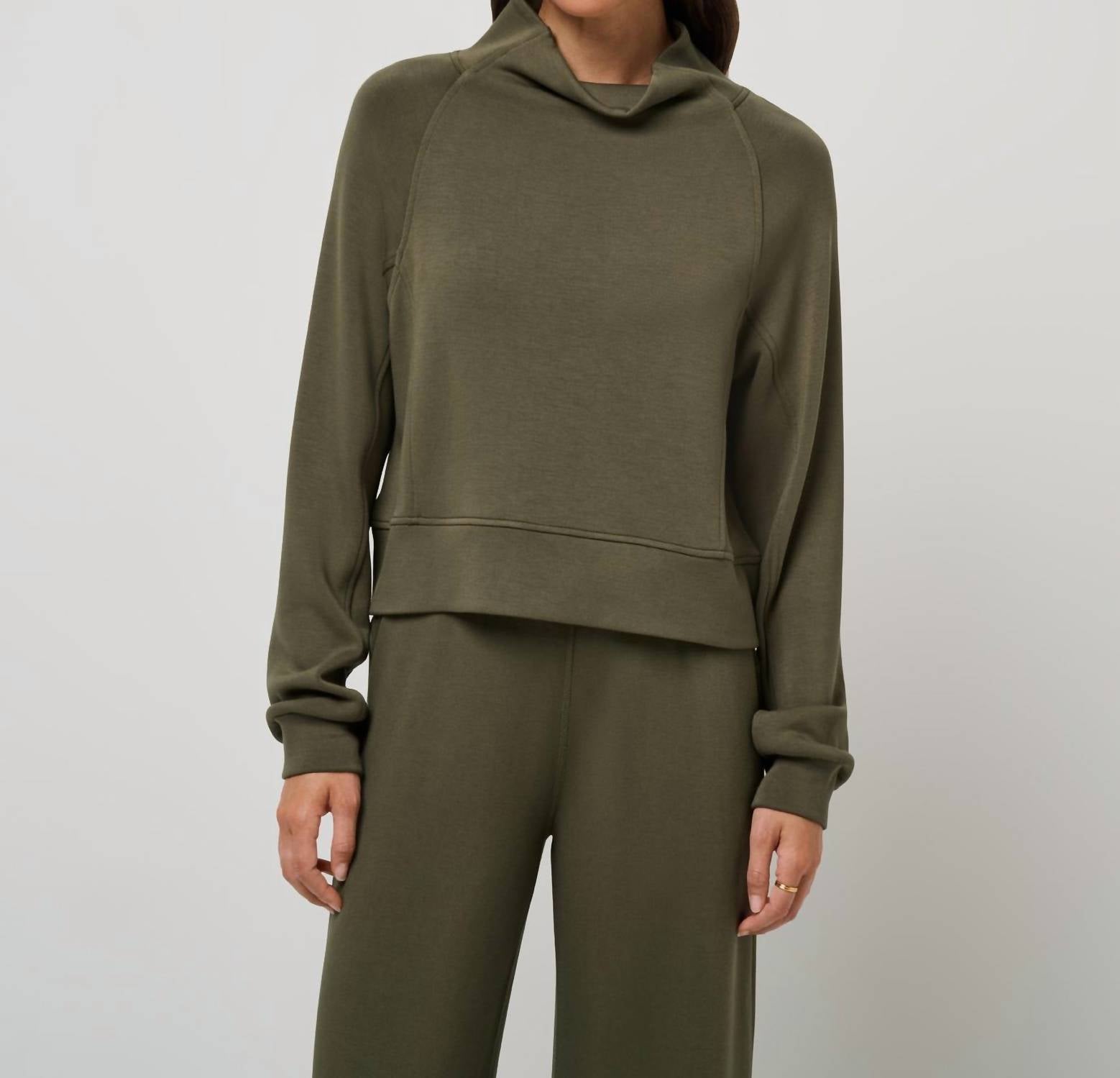 Travismathew - Skyloft Soft Funnel Neck Top
