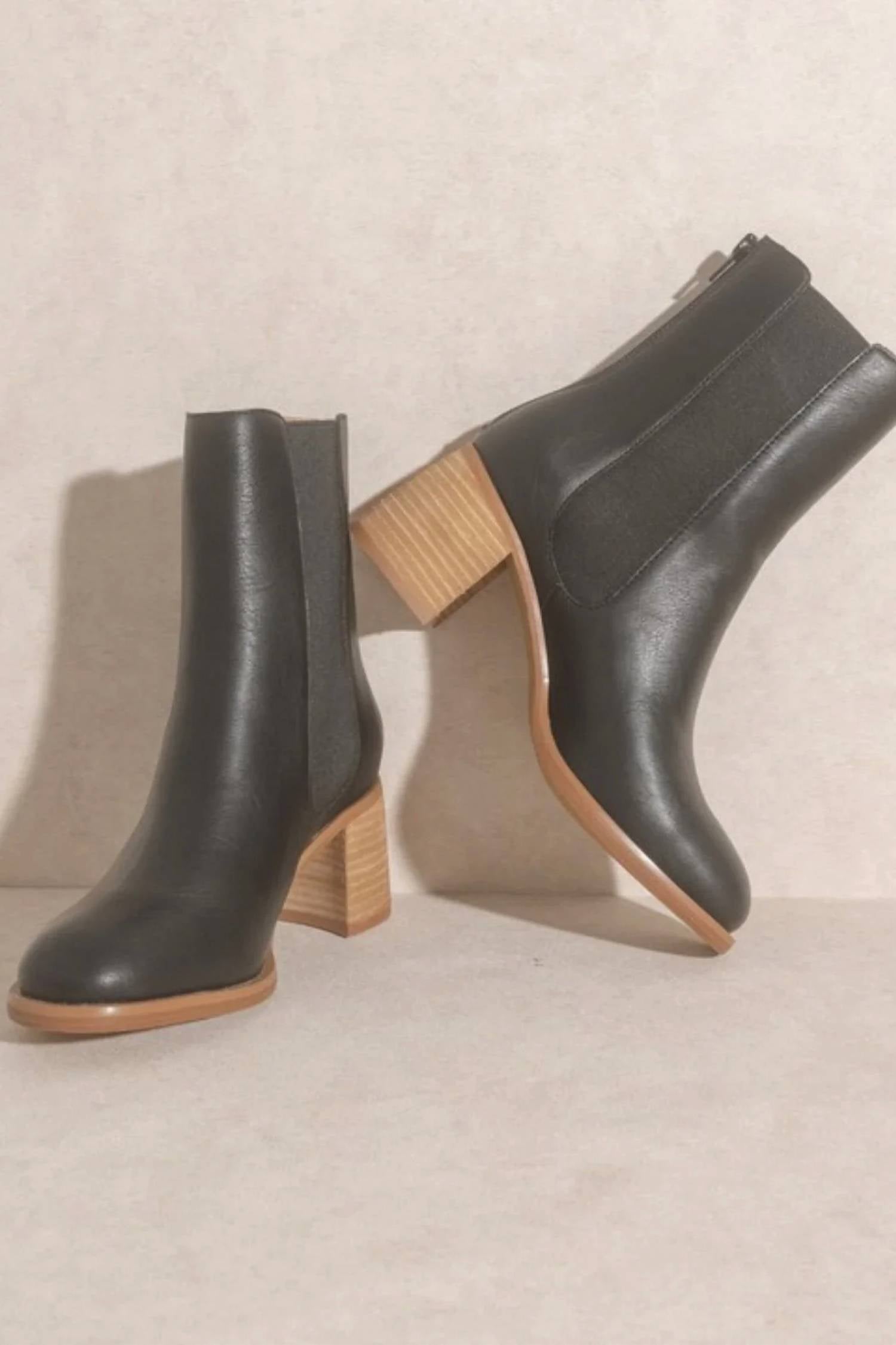 Oasis Society - Women's Cora Leather Bootie