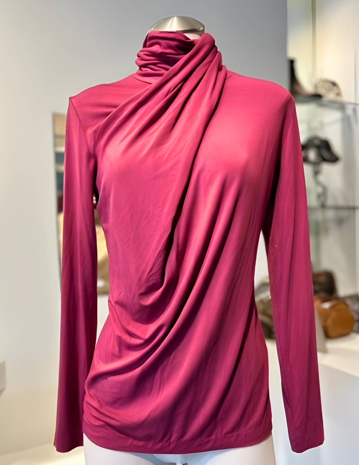 KNOT TURTLE NECK TOP