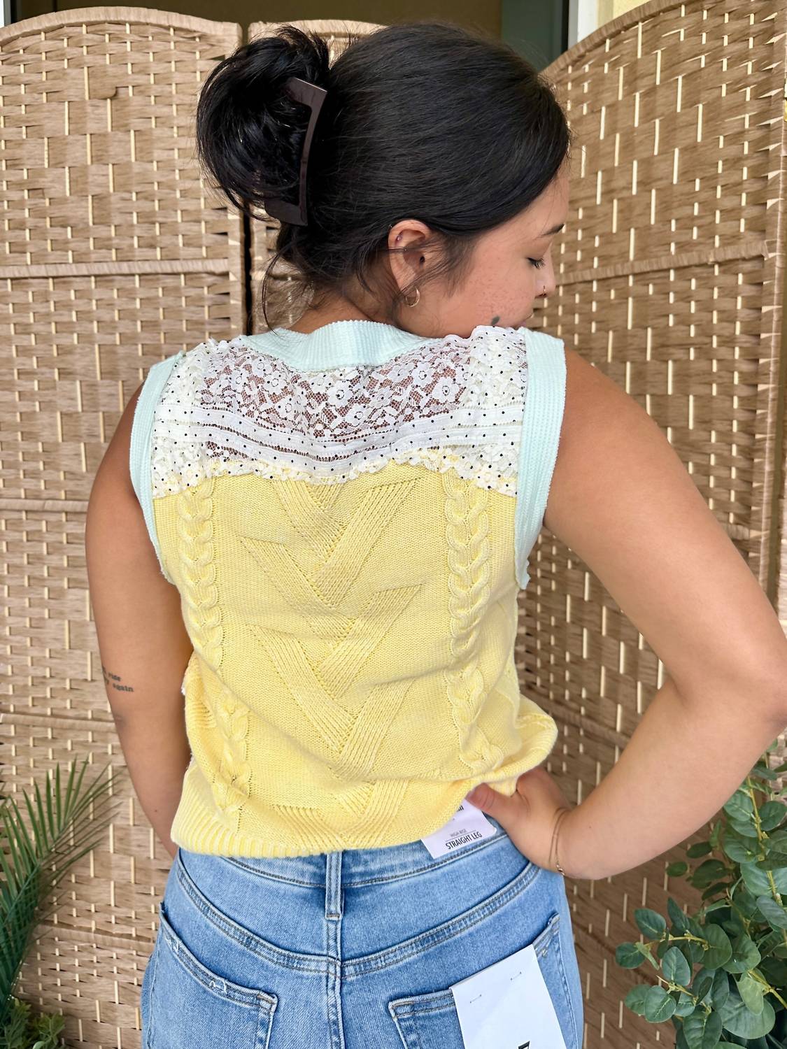 Pol - Sleeveless Sweater Top