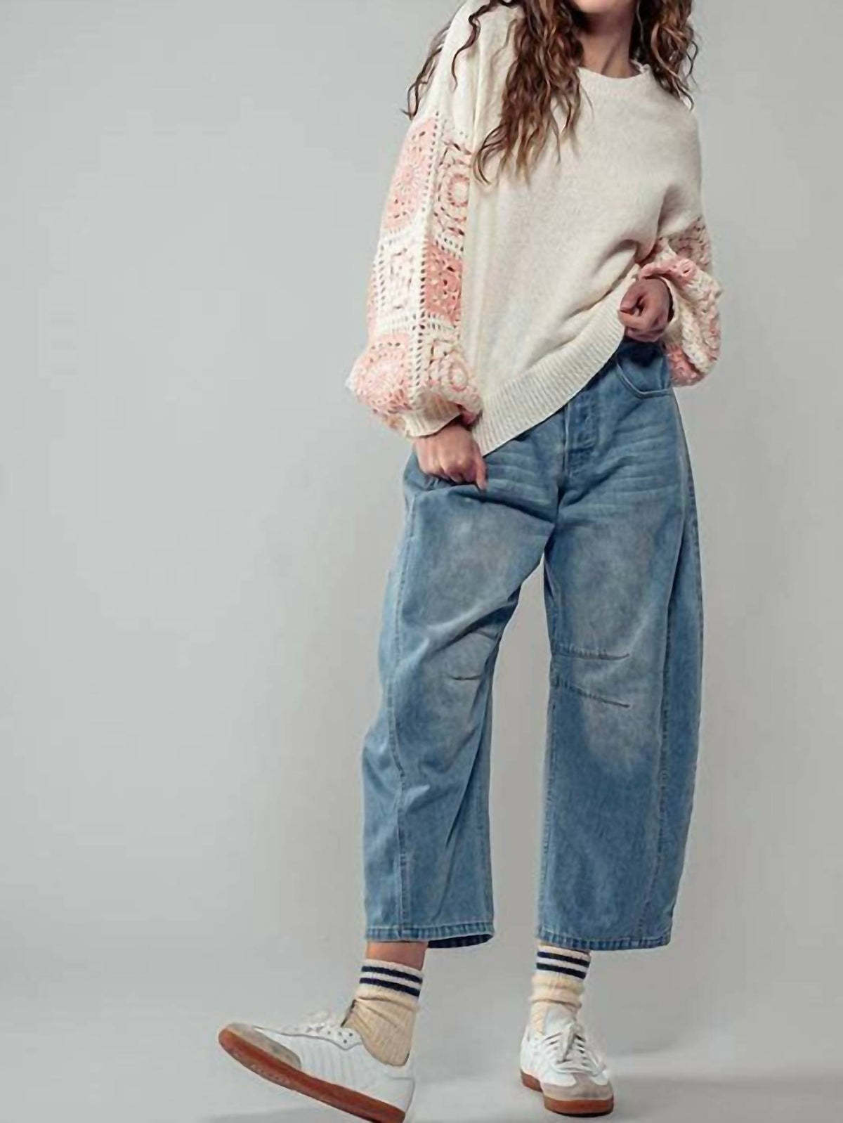 Urban Daizy - Quilt Blocked Sleeve Crewneck Sweater