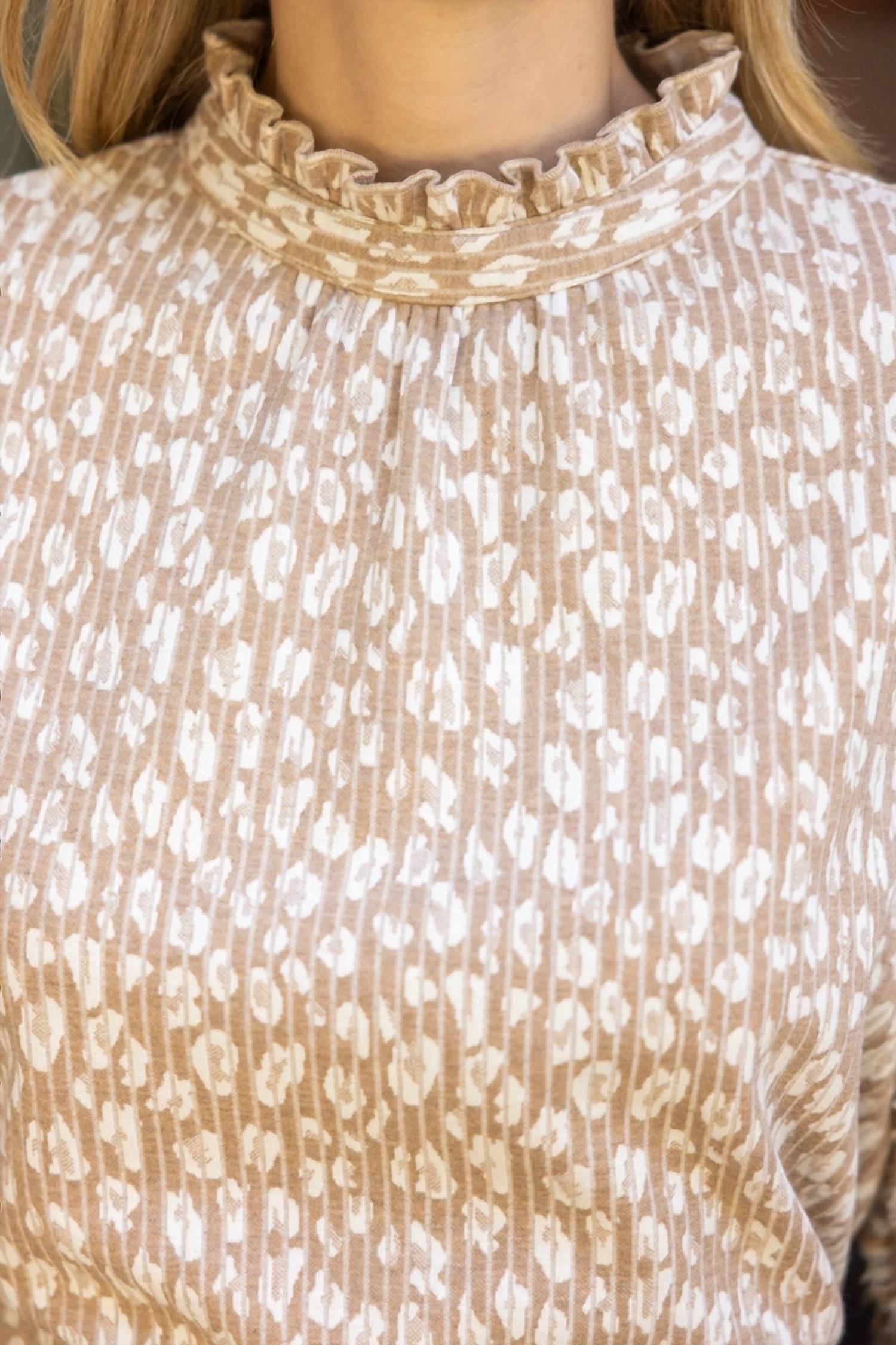 Voy - Lace Half Puff Sleeve Animal Print Top