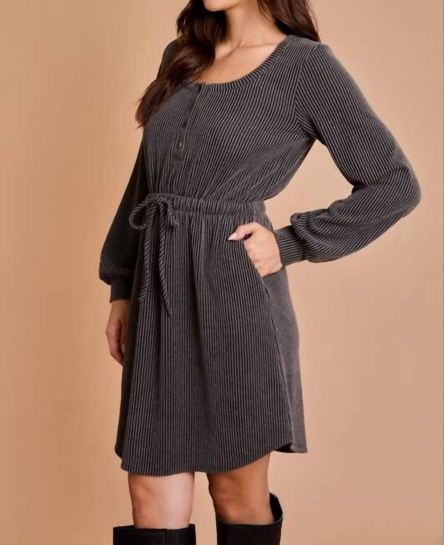 Gilli - Adalynn Scoop Neck Button Up Long Sleeve Mini Dress