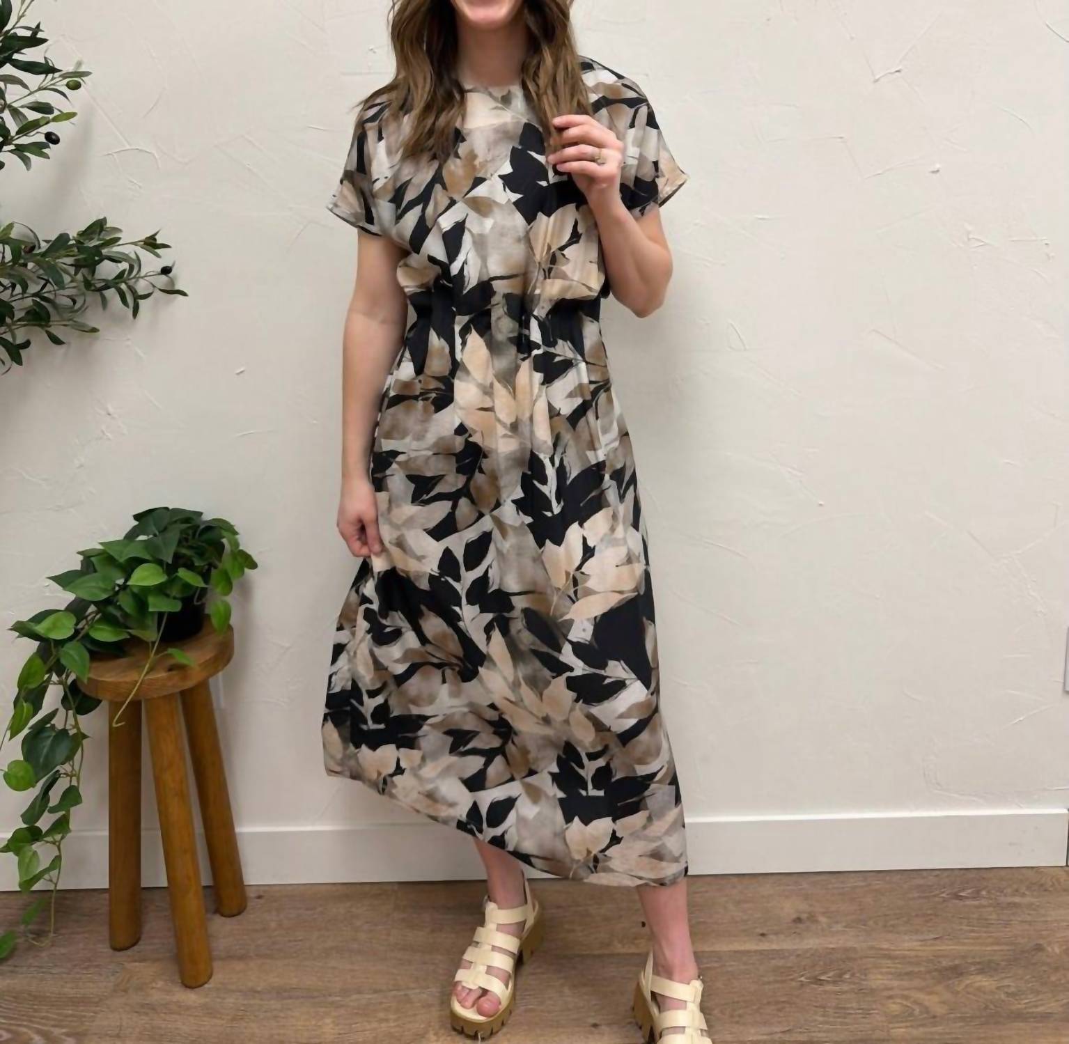 Fancy Dream Usa - Leaf Print Wide Shoulder Dress