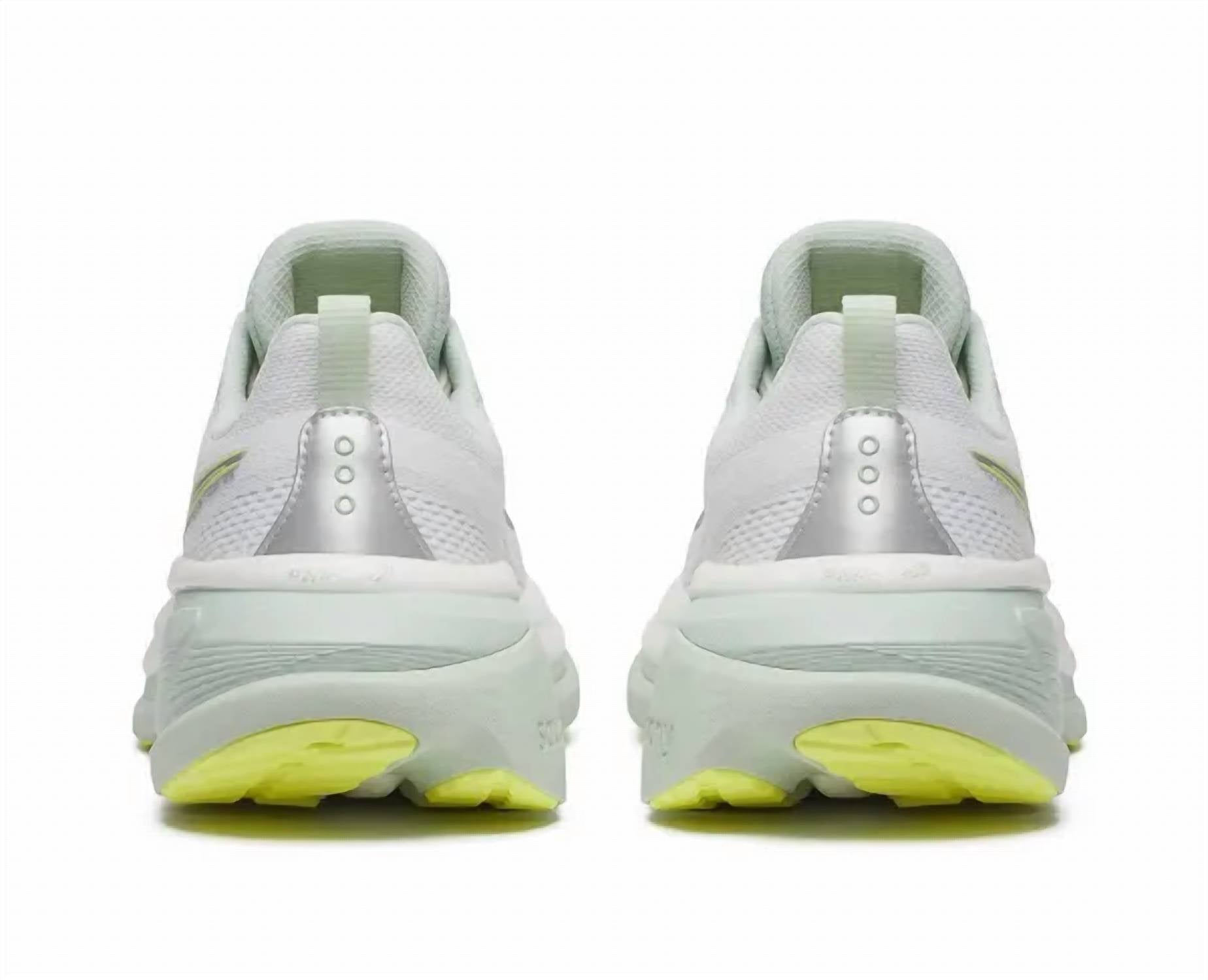 Saucony - Women's Hurricane 25 Sneaker - Wide