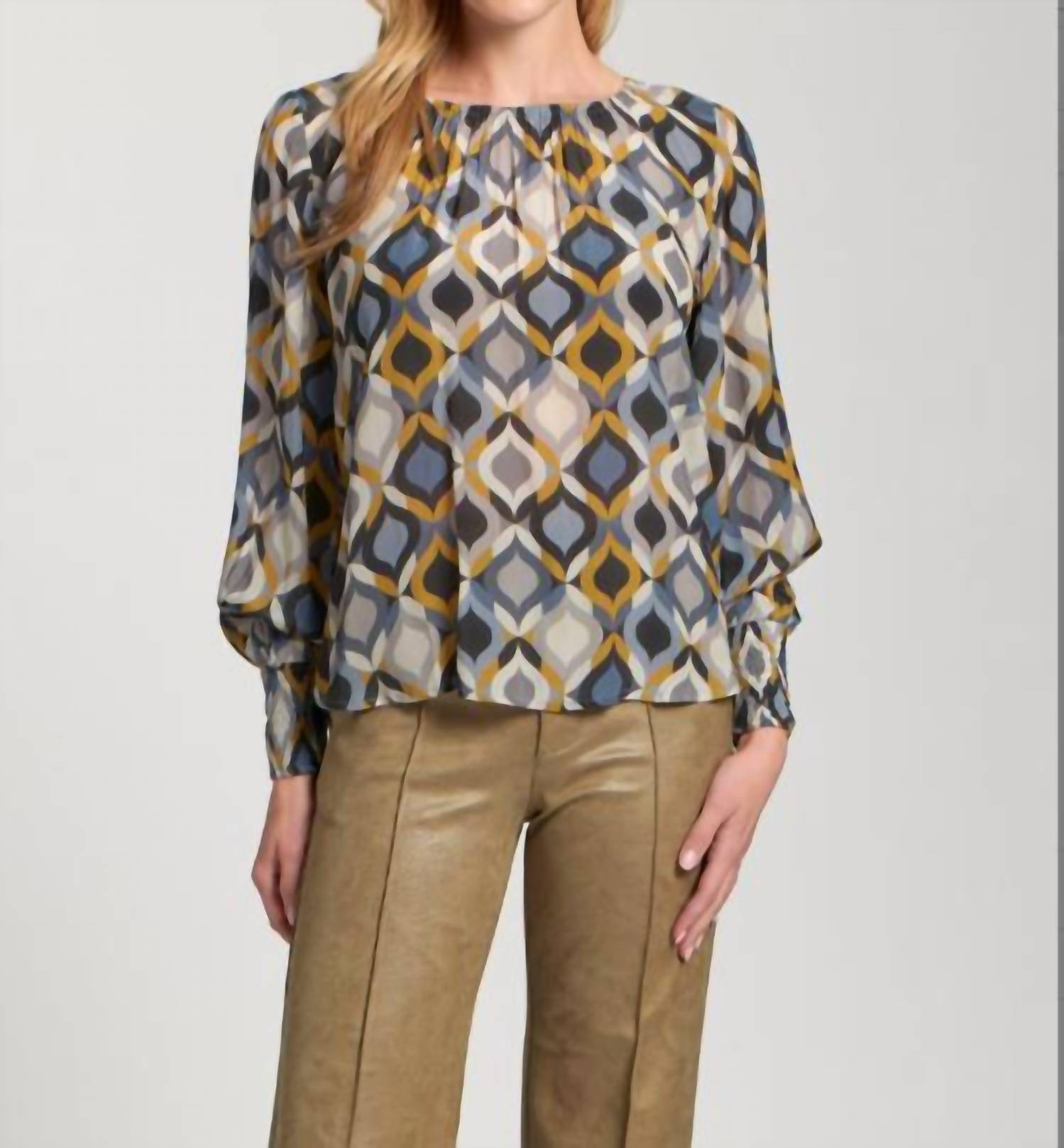Apny - Printed Smocked Cuff Top