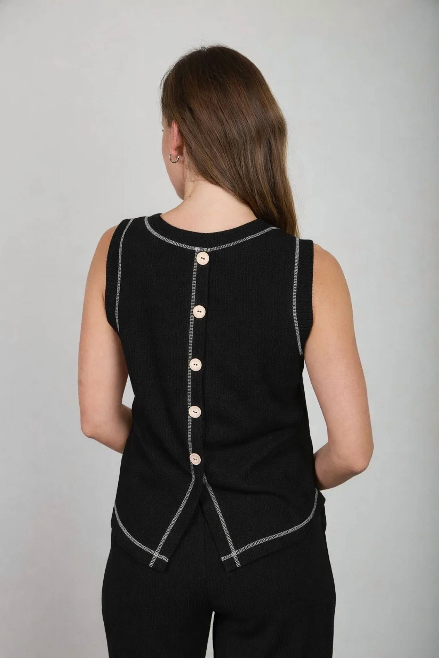 Blu Pepper - Back Button Detail Sleeveless Ribbed Knit Top