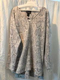 Frank Lyman - Women's V-neck Soft Sweater