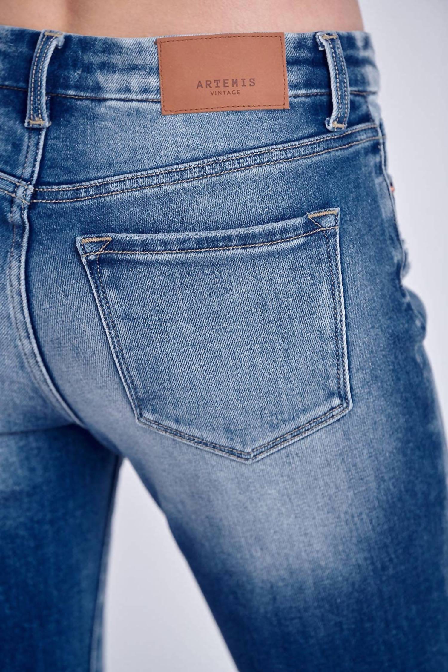 Artemis Vintage - Women's Frayed Hem Jeans