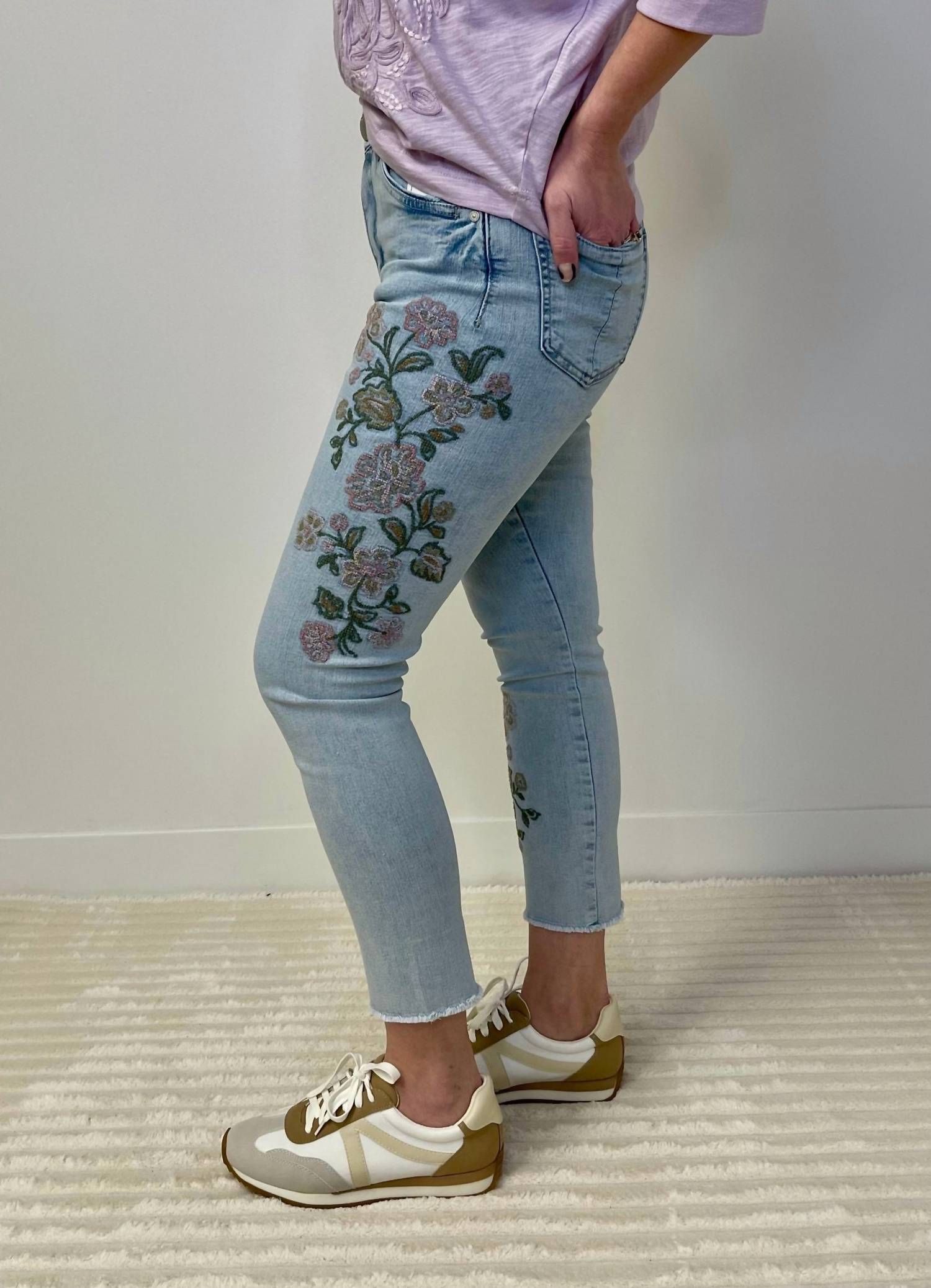 Democracy - Floral Embroidered Ankle Skimmer Jeans