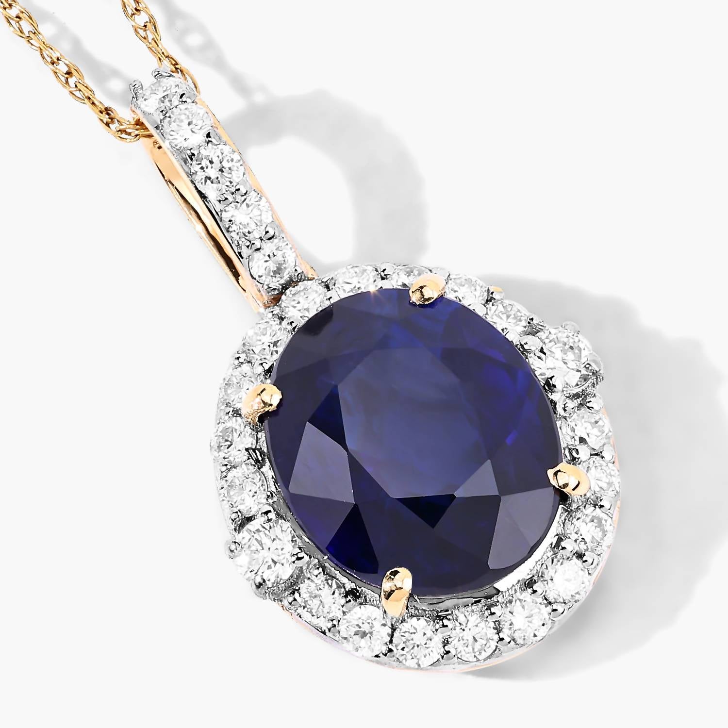 Diana M Jewels Women's Oval Natural Sapphire Pendant Necklace (2.58 Ct) - Signature in 18k yellow gold - women's jewelry - detail view