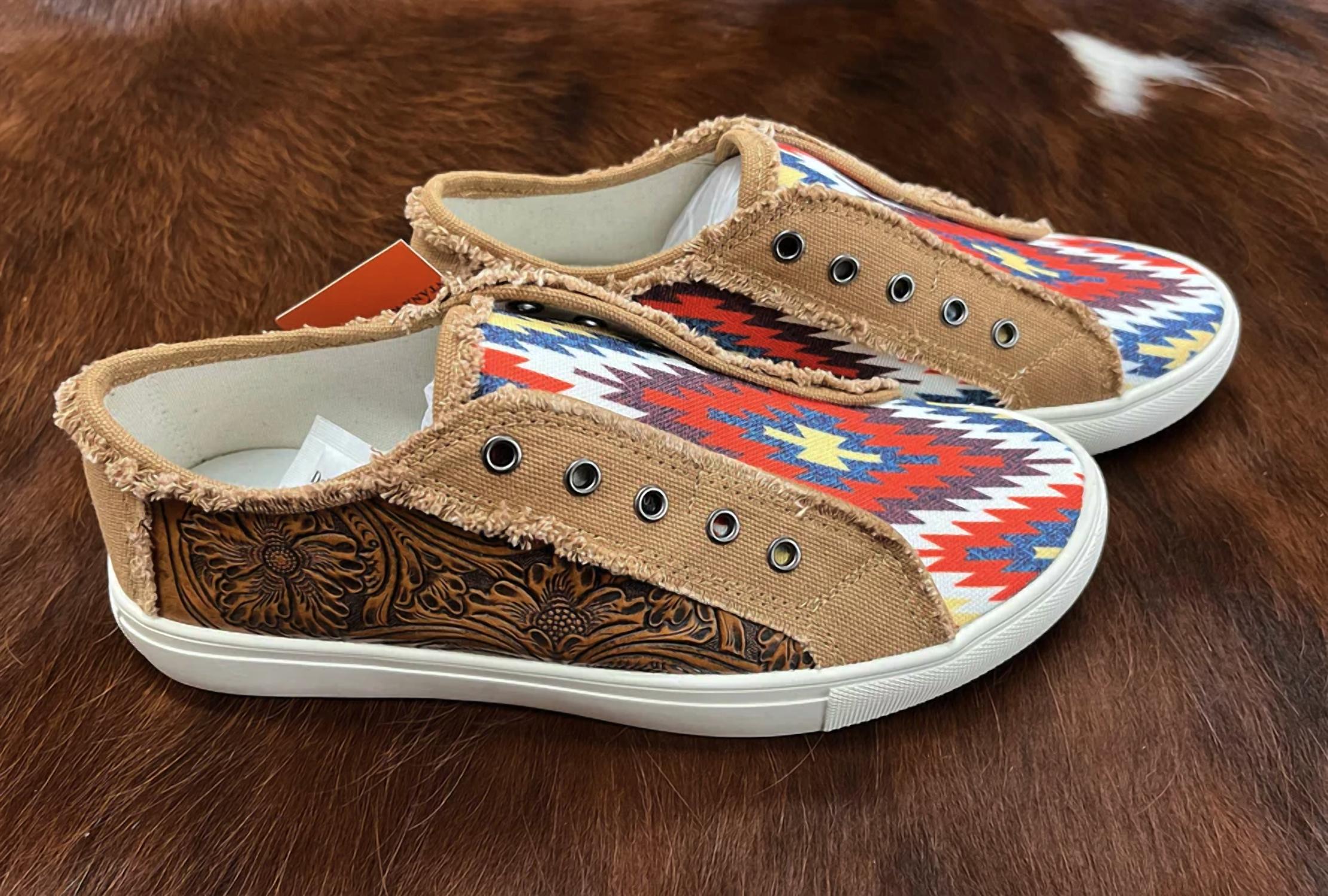 Montana West - Women's Montana West Aztec Print Canvas Shoes