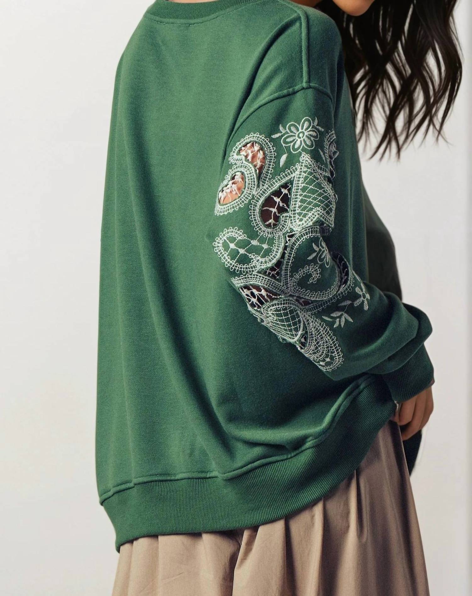 Urban Daizy - Boho Romantic Lace Embroidered Sweatshirt