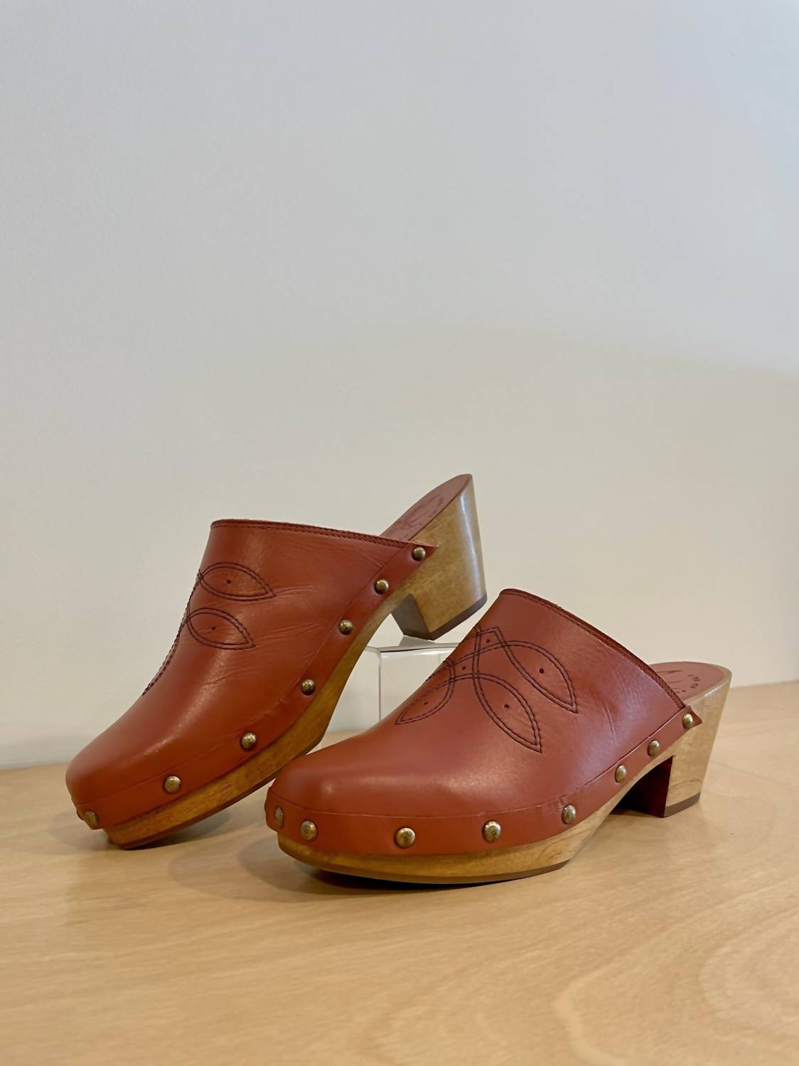 Bird Of Flight - Women's Shy Leather Clogs