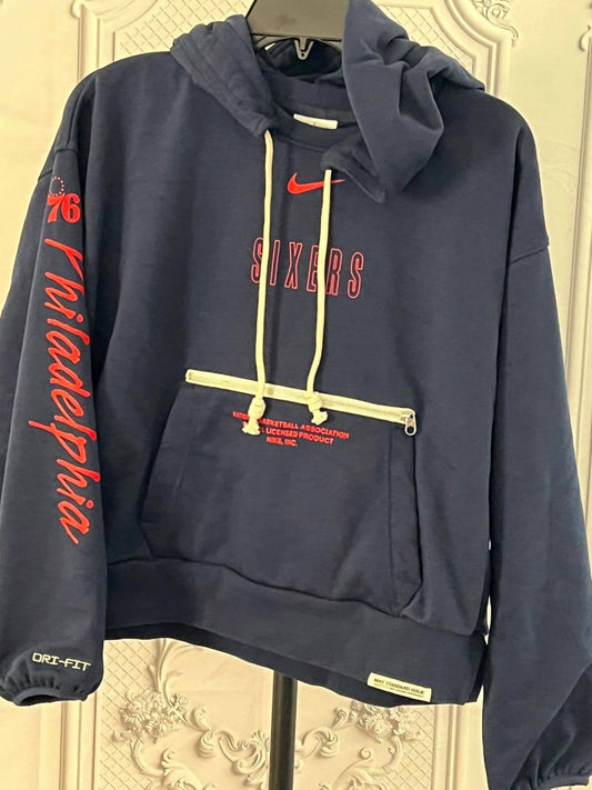 Nike - Women's Sixers Courtside Standard Issue Performance Pullover Hoodie