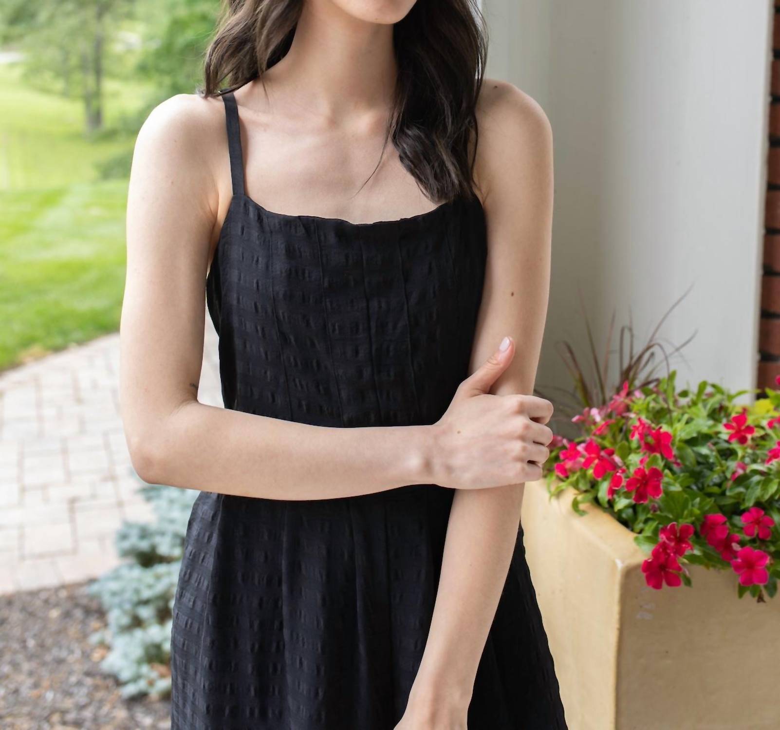 Gigio - Elegant Charm Sleeveless Jumpsuit