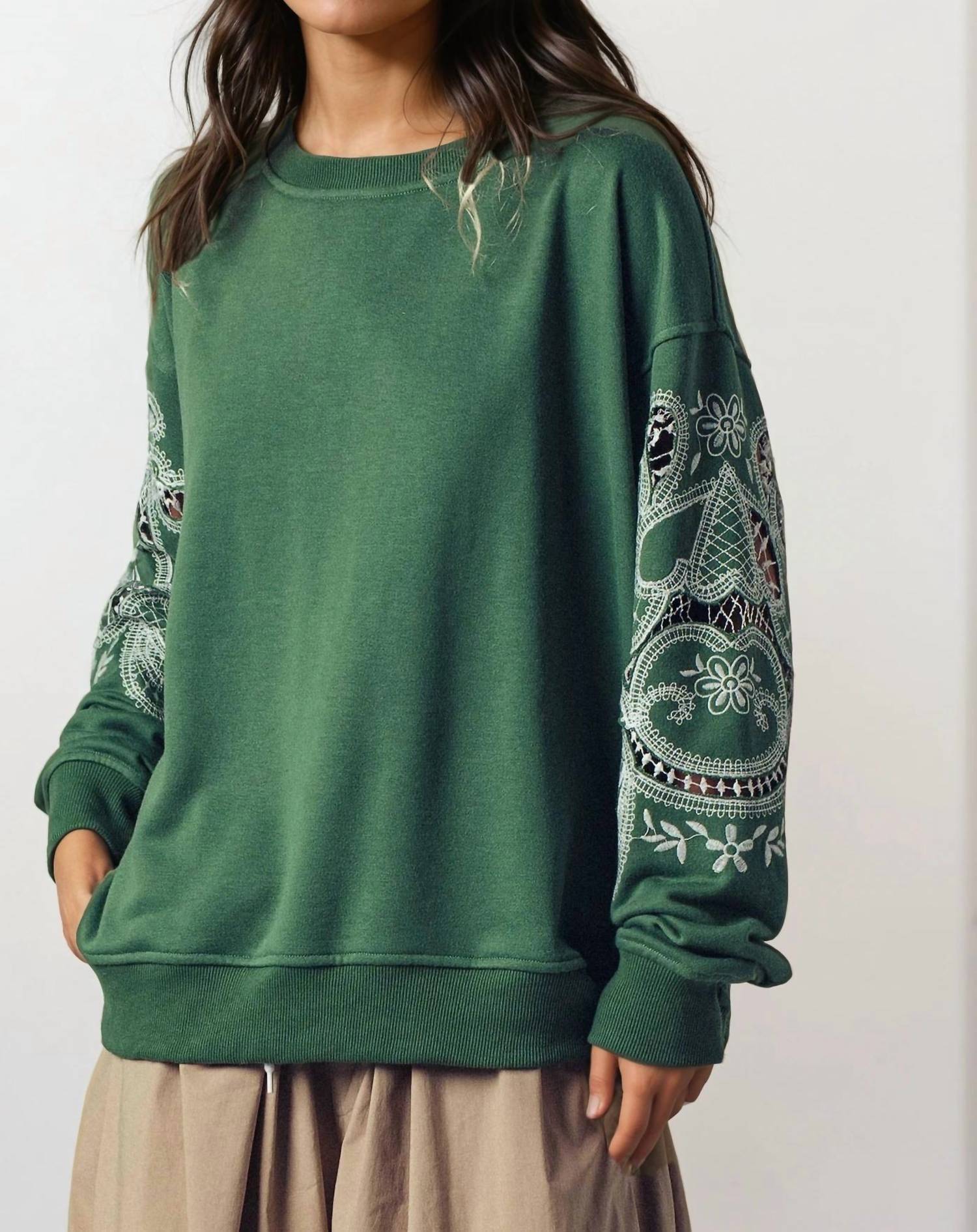 Urban Daizy - Boho Romantic Lace Embroidered Sweatshirt