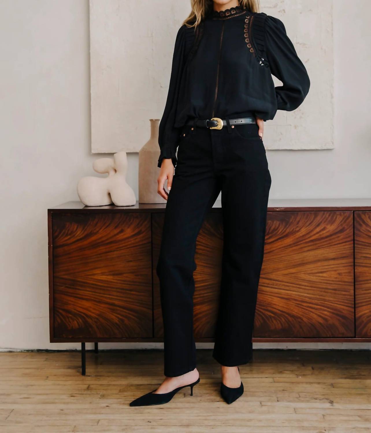 LOVE THE LABEL Fiona Top in black 3 - women's blouse - detail view