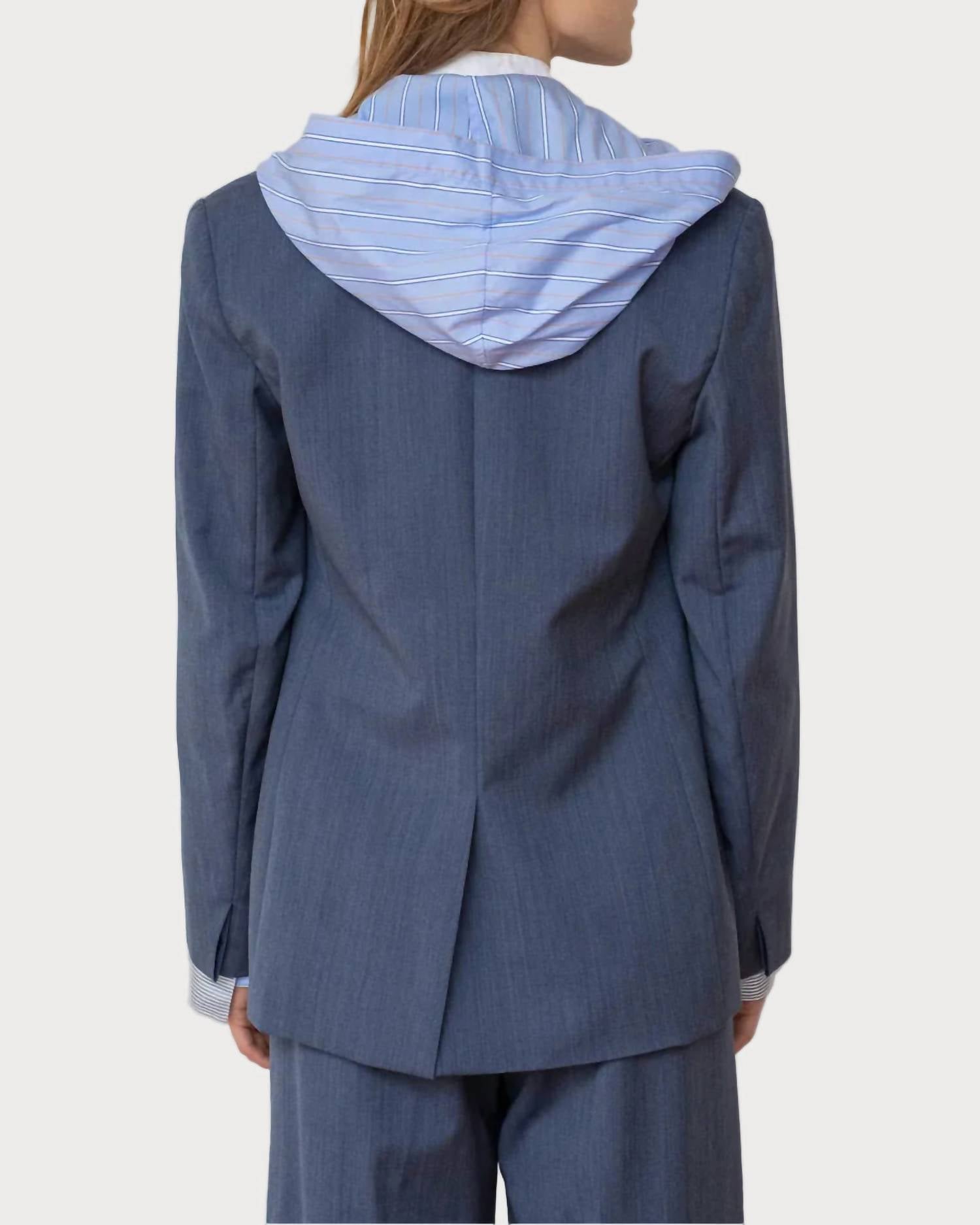 WE-AR4 Venue Blazer in smoke blue - women's jacket - detail view