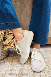 Aetrex - Women's Courtney Lace-up Sneaker