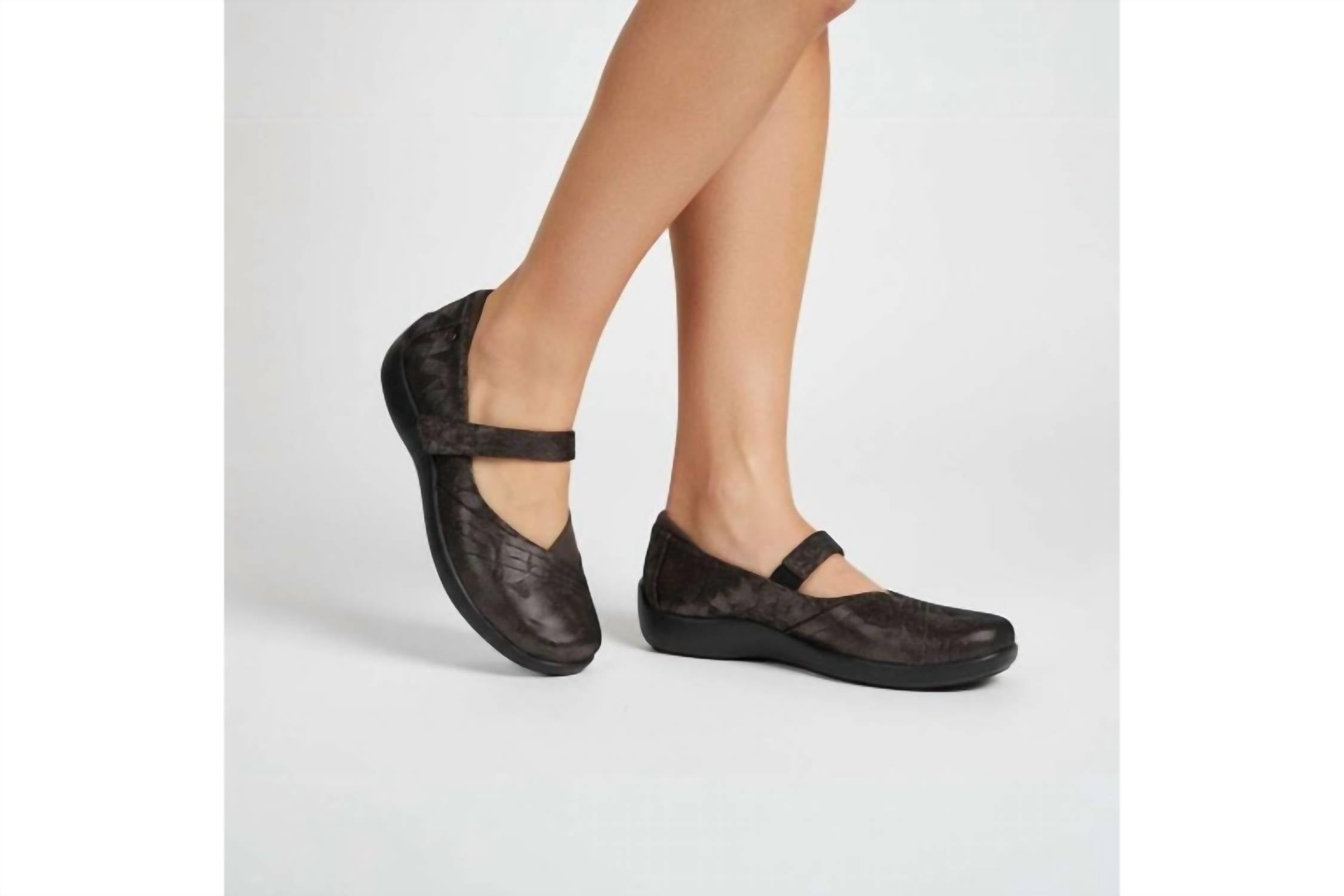 Revere - Women's Timaru Flat Shoes