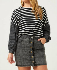 Hayden La - Contrast Stripe Sleeve Textured Knit Top
